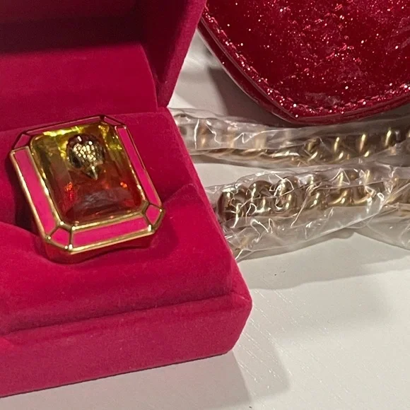 Kurt Geiger bundle stunning Ring and Glittery Red Heart Mini Bag - Picture 7 of 13